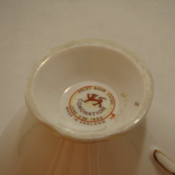 Foley Sweet Dish to Commemorate the Coronation of Queen Elizabeth II & Bonus Cup - Picture 7 of 8